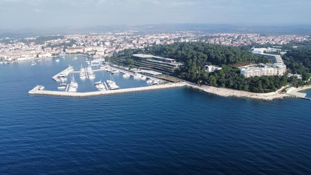 Apartment Michaela 4-Sterne & Parking Rovinj Exteriör bild