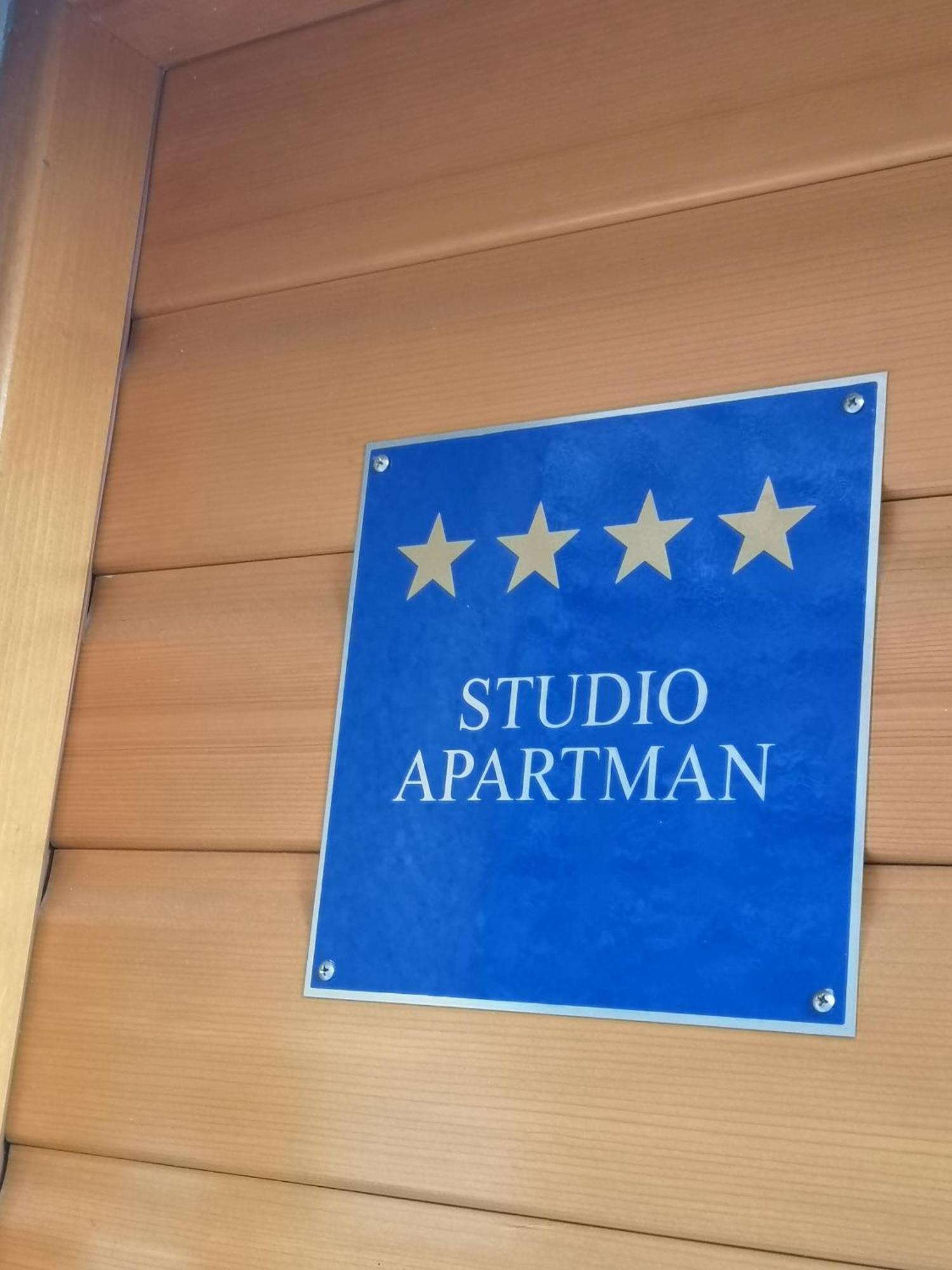 Apartment Michaela 4-Sterne & Parking Rovinj Exteriör bild